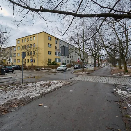 Modern Kotsisa With Balcony By Renters Lejlighed *