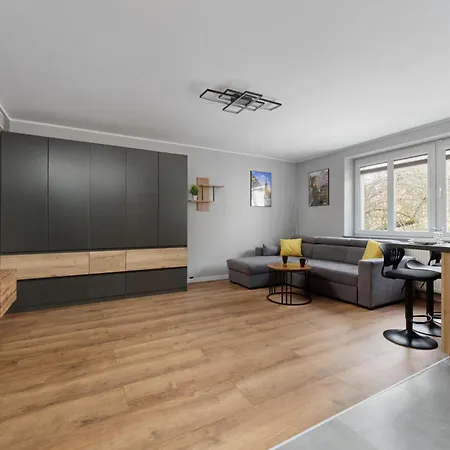 Modern Kotsisa With Balcony By Renters *